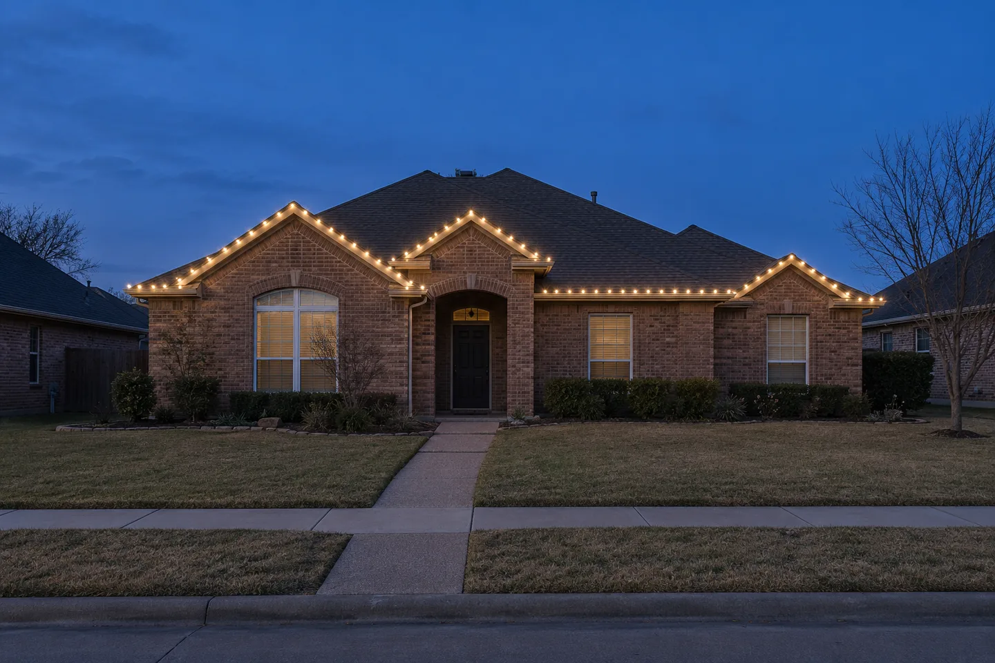 What Does Christmas Light Installation Cost in DFW?